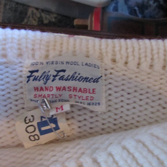 SALEVintage Groovy Sweater Embroidered Flowers Fully Fashioned Made in Hong Kong - Picture 11 of 12